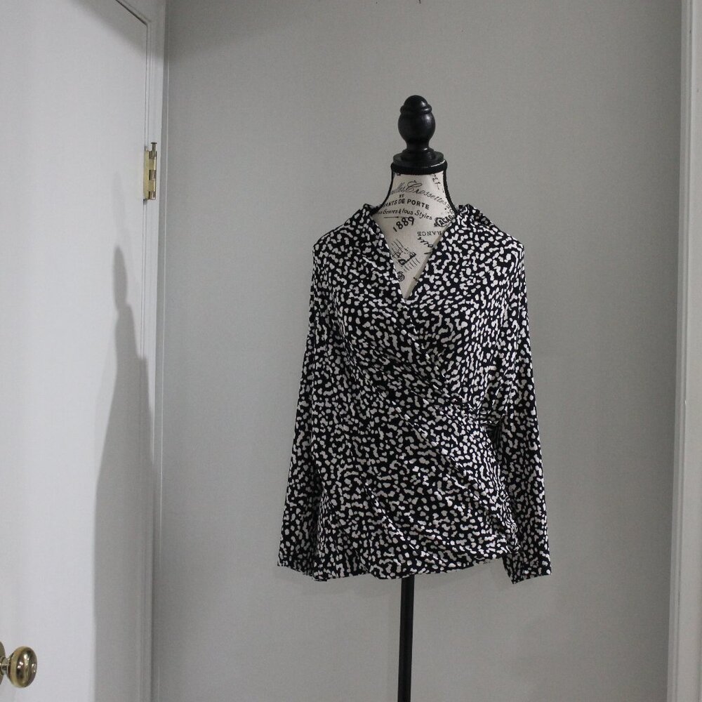 Chaus New York Long sleeves XL, Black and white pattern V neck light material